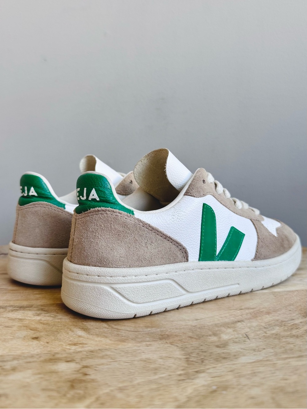 Veja V-10 Chromfree Low-Top Sneakers Women Sz 9 EU 40 White Beige Green - Picture 3 of 9